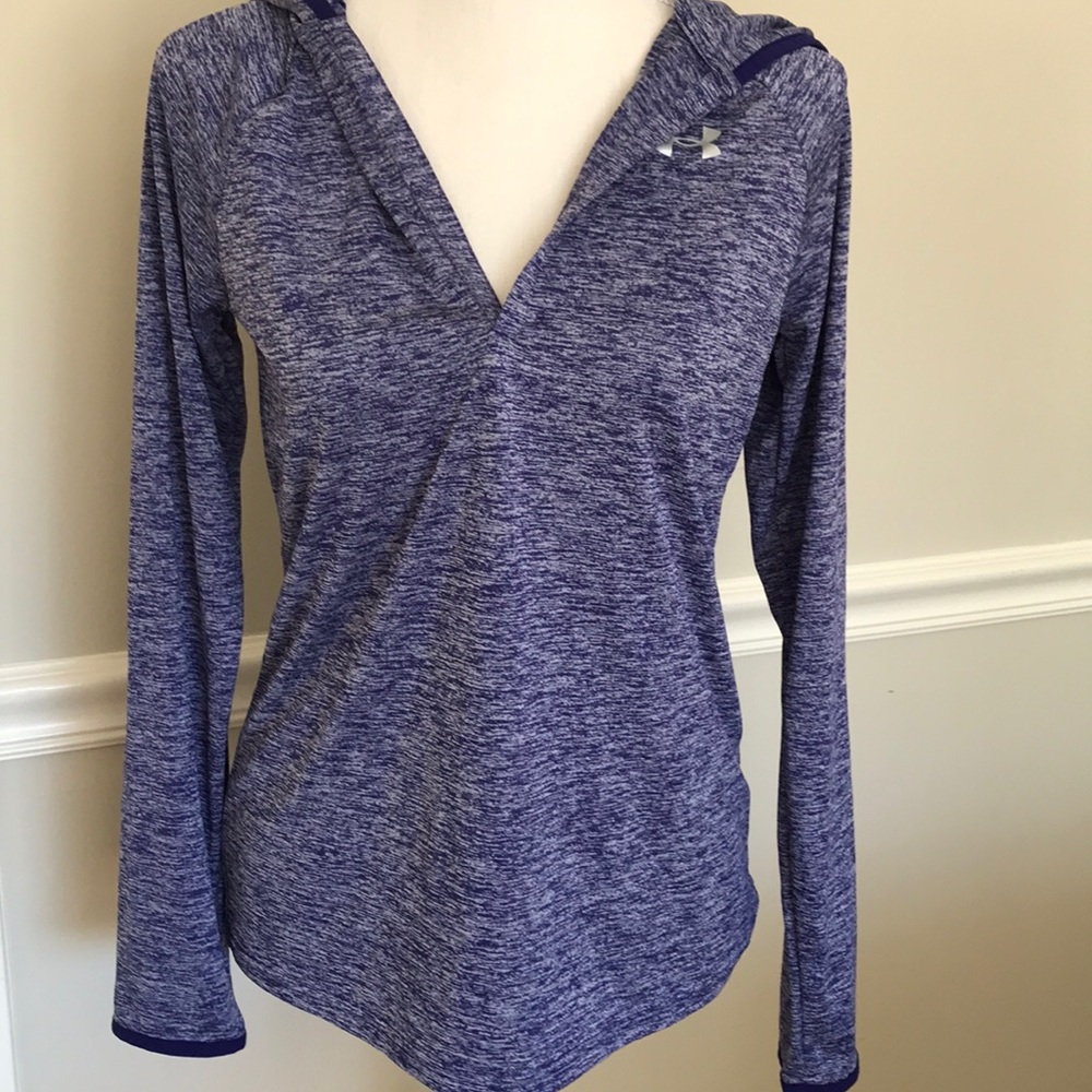 Under Armor dry fit hoodie. Size SM. EUC